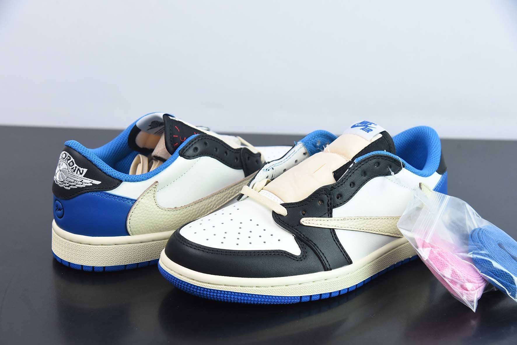 AJ 1 Retro Low OG SP Fragment x Travis Scott
