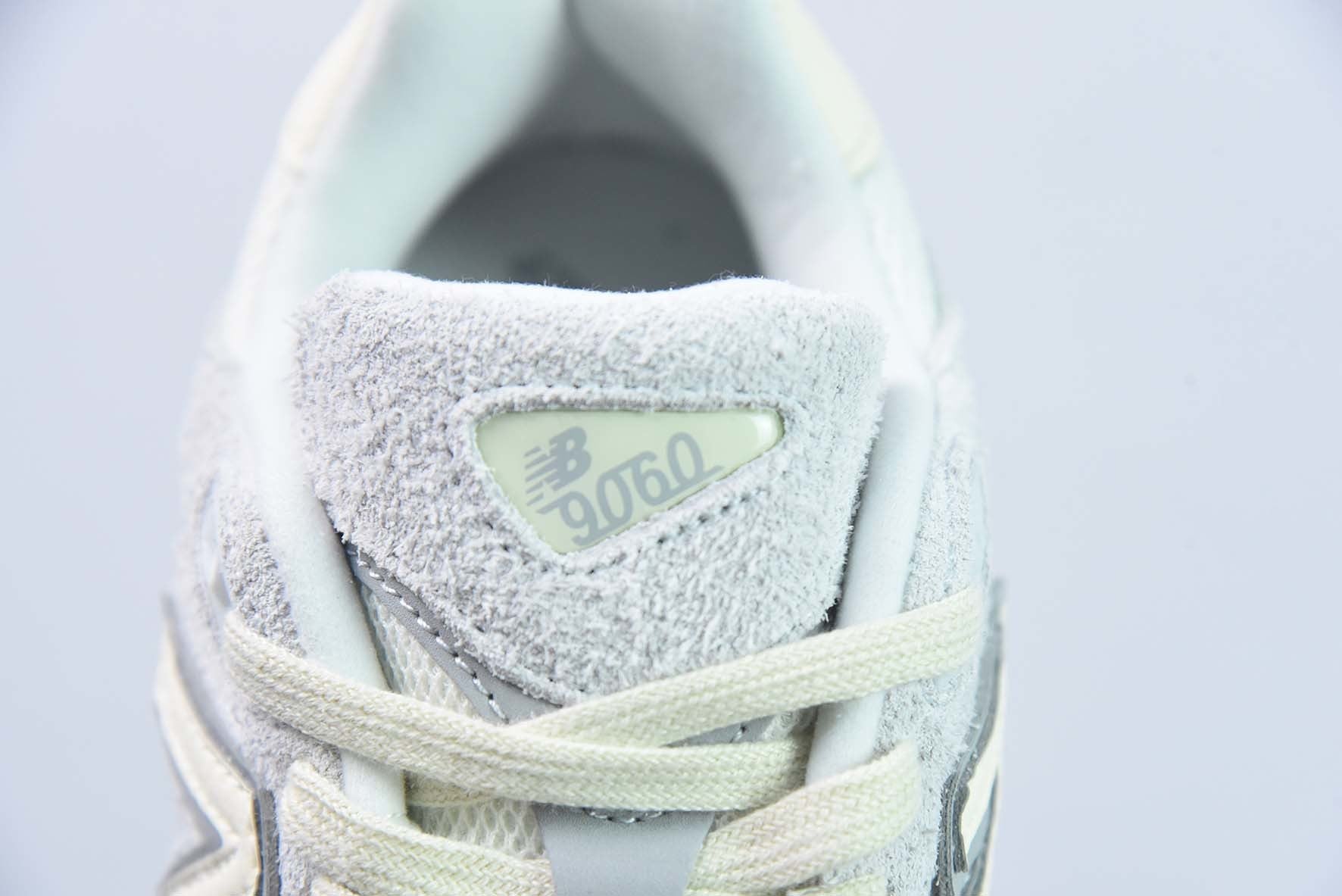 NB 9060 Quartz Grey
