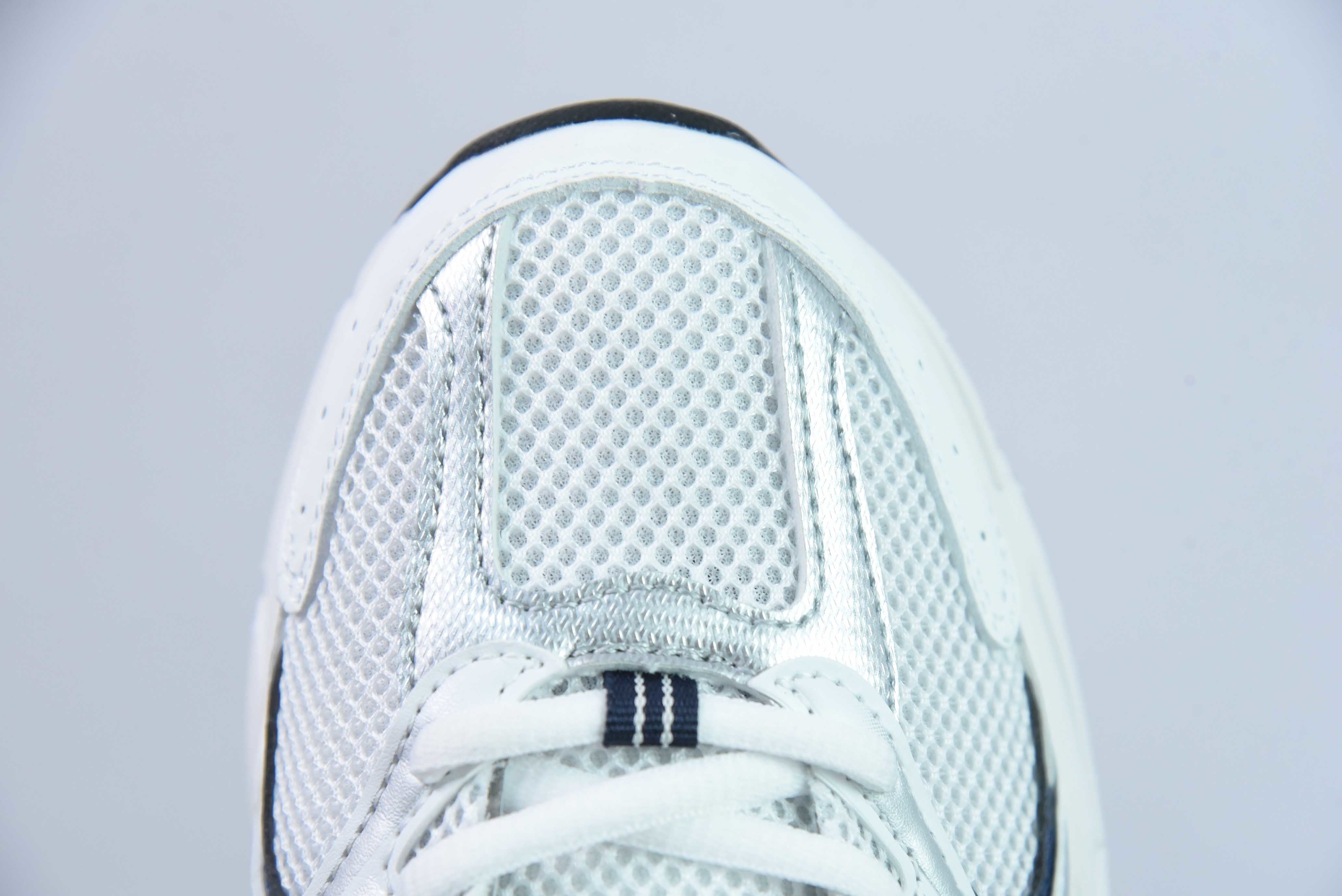 NB 530 White Silver Navy