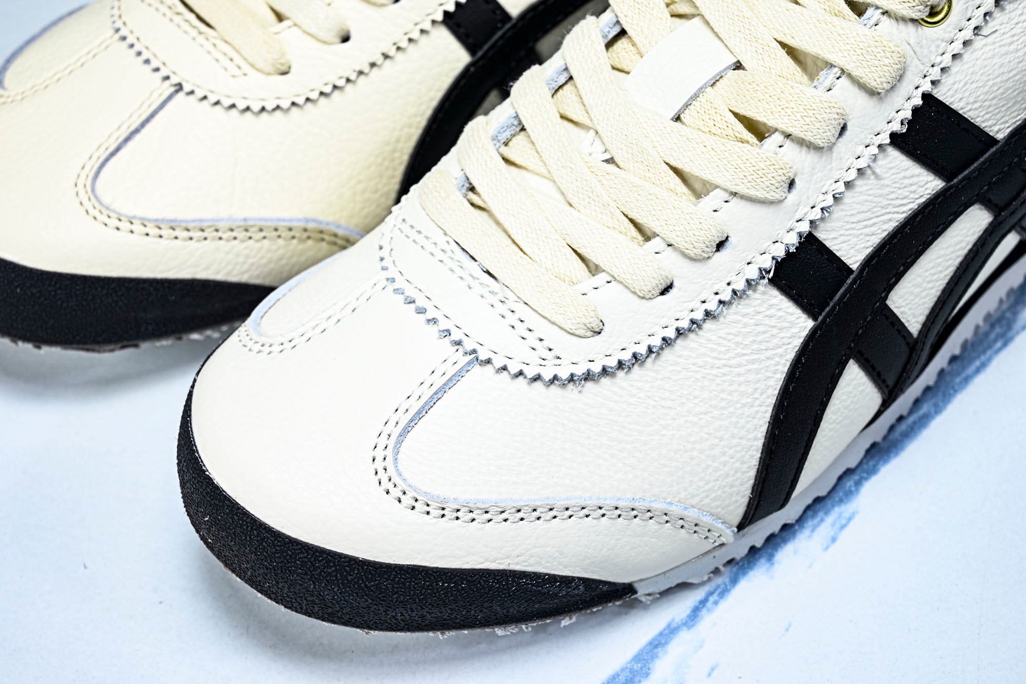 Mexico 66 Cream Black Gold