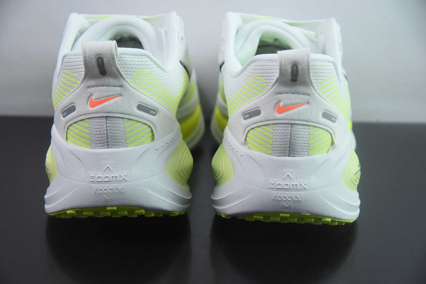 Zoom Vomero 18 White Volt